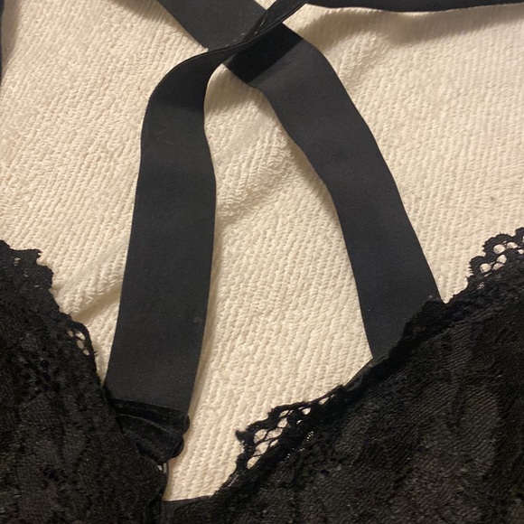 Women’s black lace and velvet bralette size medium - Picture 3 of 5